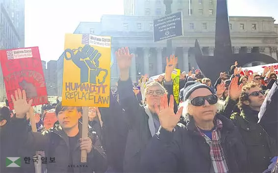 <사진>민권센터, 이민국 앞에서 추방반대 집회
