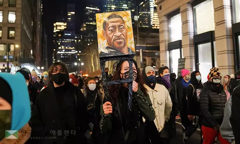 플로이드 유가족에 2,700만달러 보상 합의