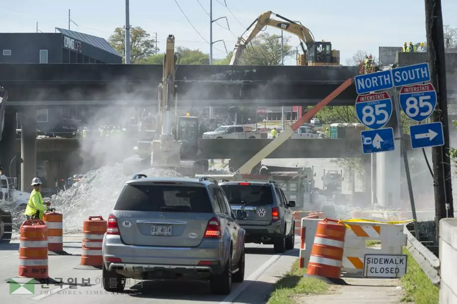 <I-85 교각 붕괴>건설업계 '특수 표정관리'...나머지는  '울상'