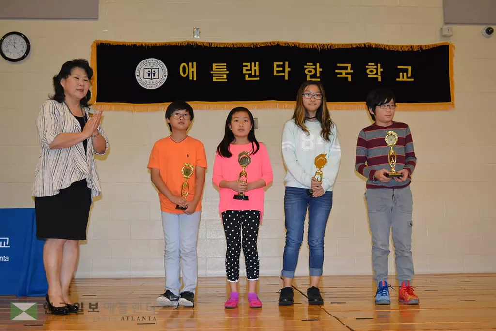 한국학교 학생들 '수고했어요'