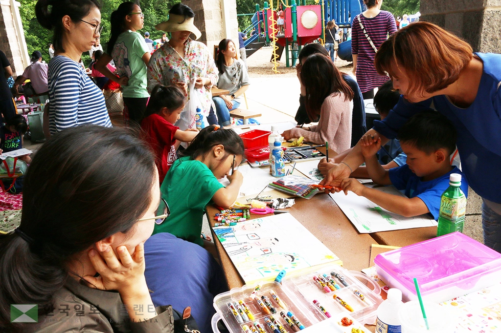 H마트 주최 어린이 그림 그리기 대회 성황