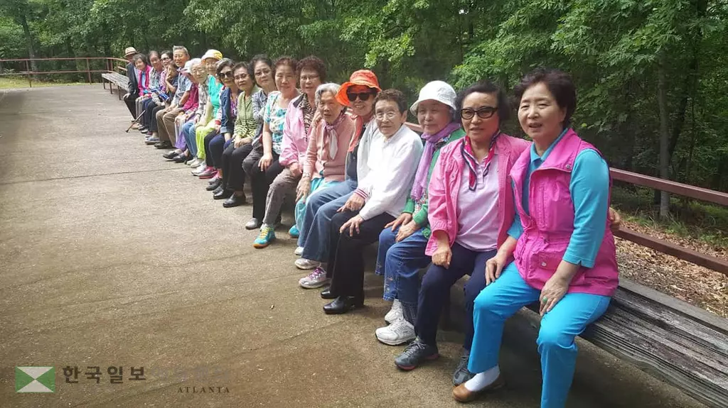 <사진> 노인대학 어버이 날 야유회