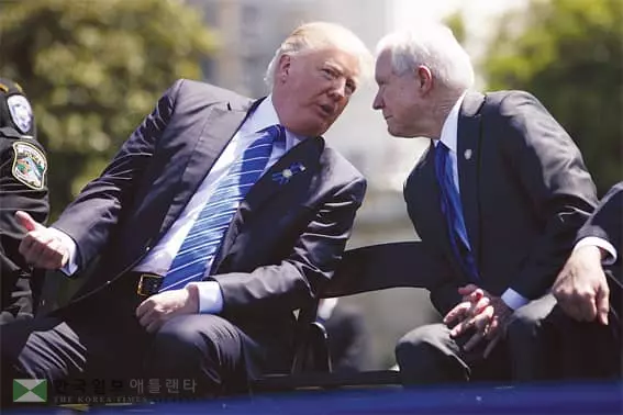 트럼프, 러 외무에 IS 정보 유출 의혹