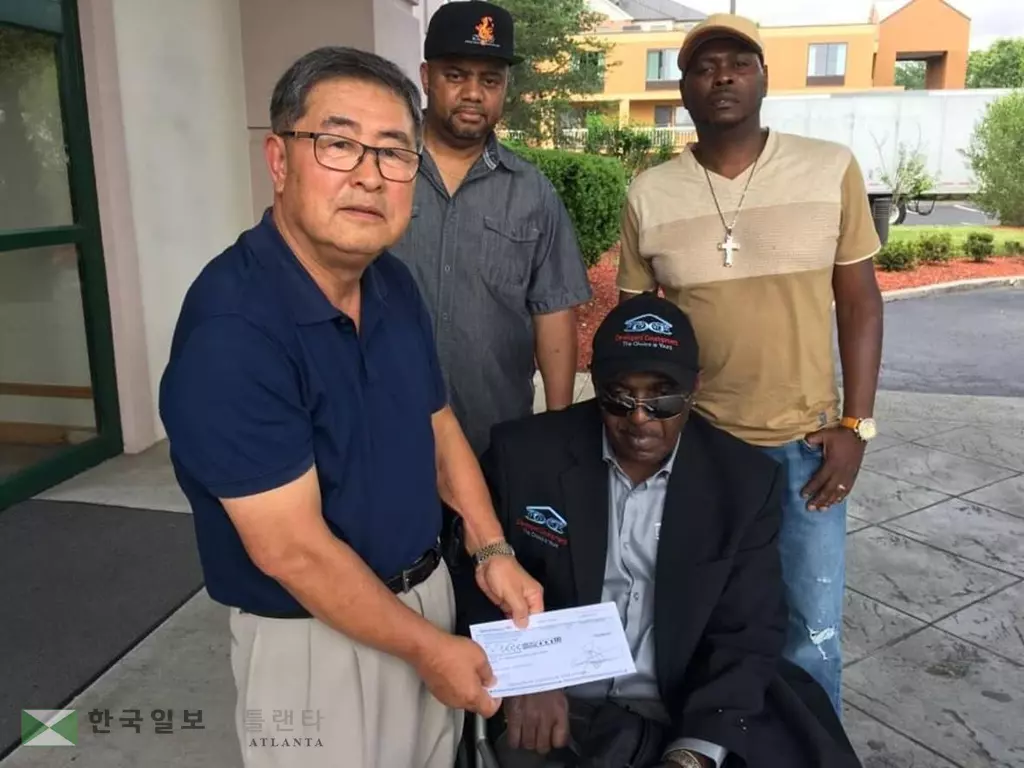 <사진> 흑인 컨설팅사 동남부체전 성금