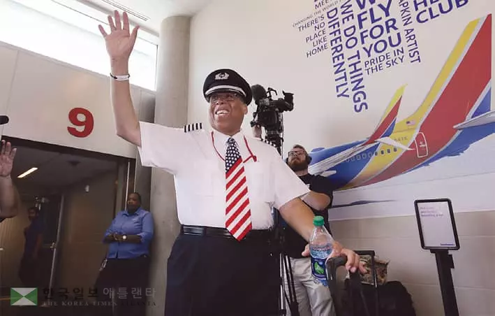 미 최초 흑인 민항기 기장 프리먼 은퇴