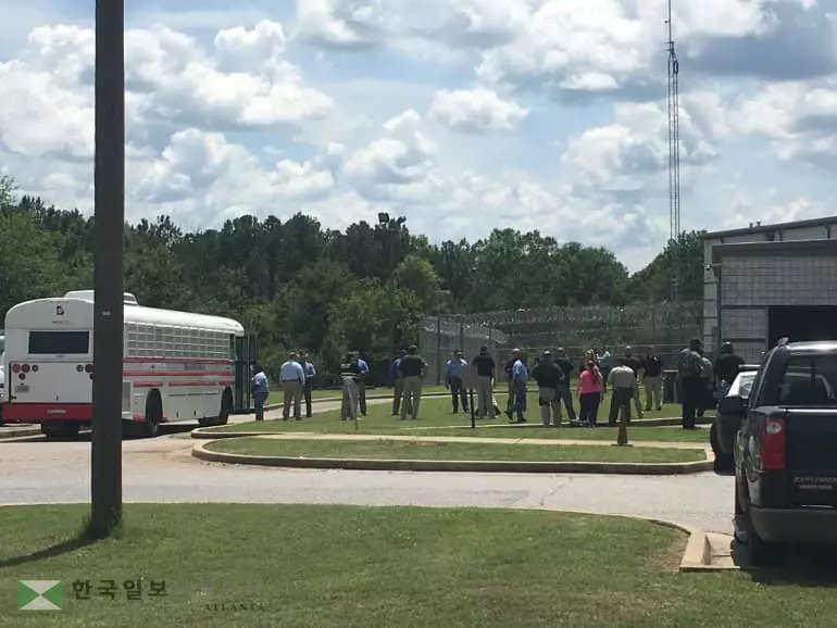 탈옥범들 행방 '깜깜'...현상금 자고나면 '껑충'