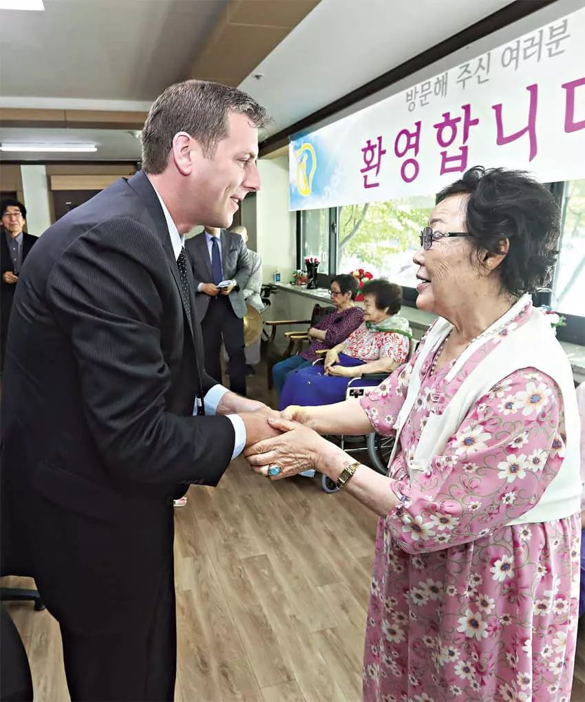 나눔의집 찾은 브라운스타인<뉴욕주 하원의원> “위안부 합의 적절치 않다”