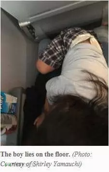 유나이티드, 2살 아이 좌석 빼앗아 '또 물의 '