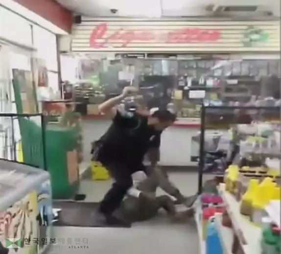 디캡 백인경관, 흑인여성 무차별 구타 동영상 파문