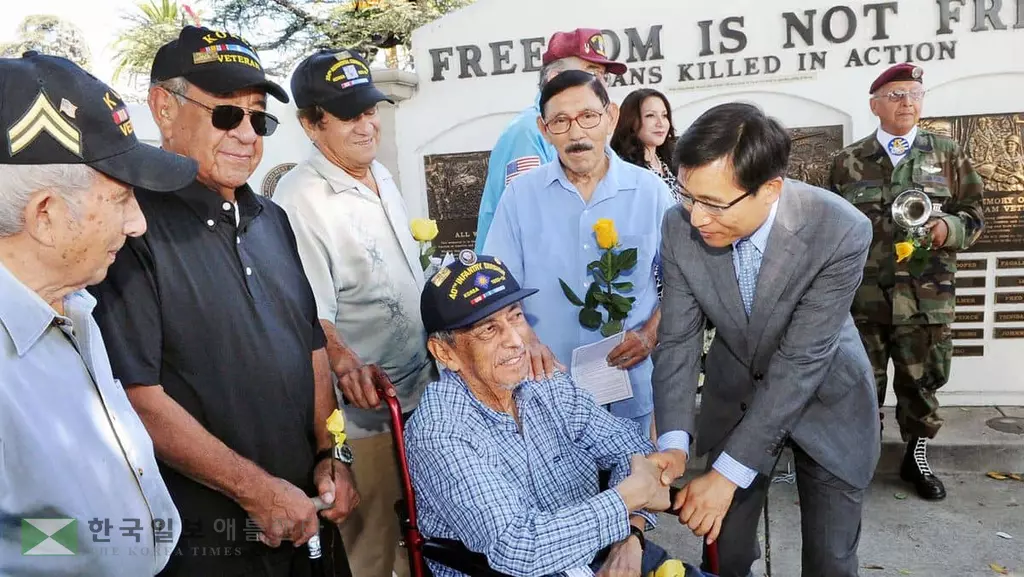 <사진>한국전 노병들 ‘정전기념일’감회