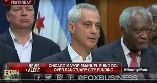 시카고시장, 트럼프 행정부에 '반기'