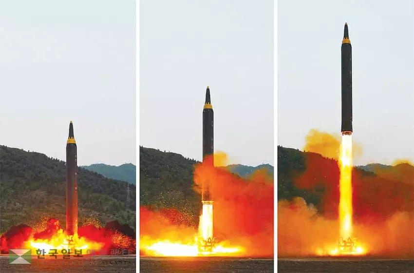 북, 선전포고성“괌 근해 미사일 탄착”