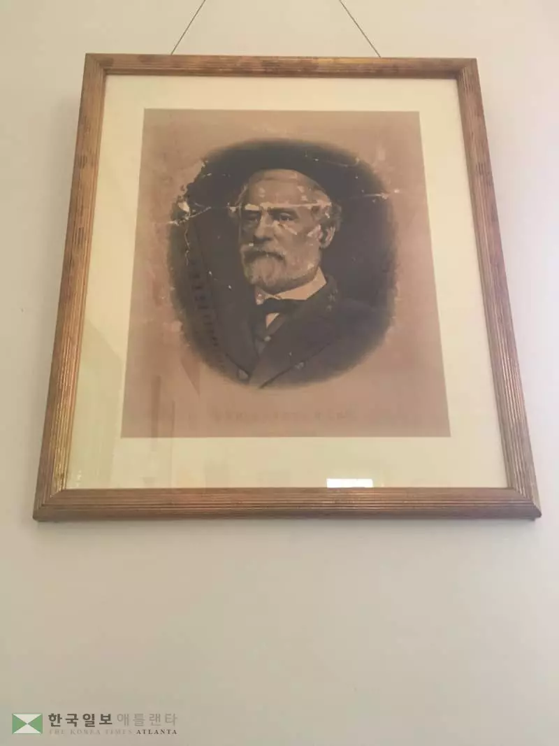 214년 역사 UGA 동아리, 리 장군 초상화 철거