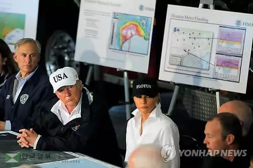 공항도 도로도 집도 물속으로…휴스턴 '올 스톱'