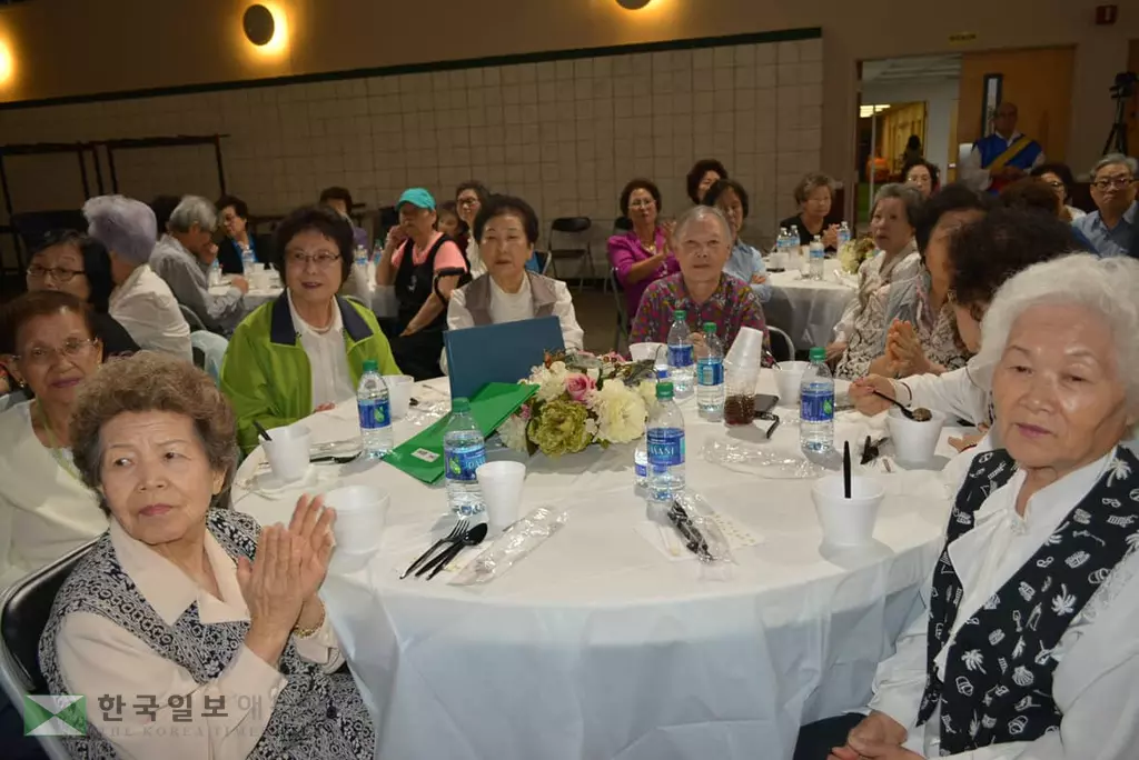 <사진> "노인의 날...어르신들 무병장수 하세요"