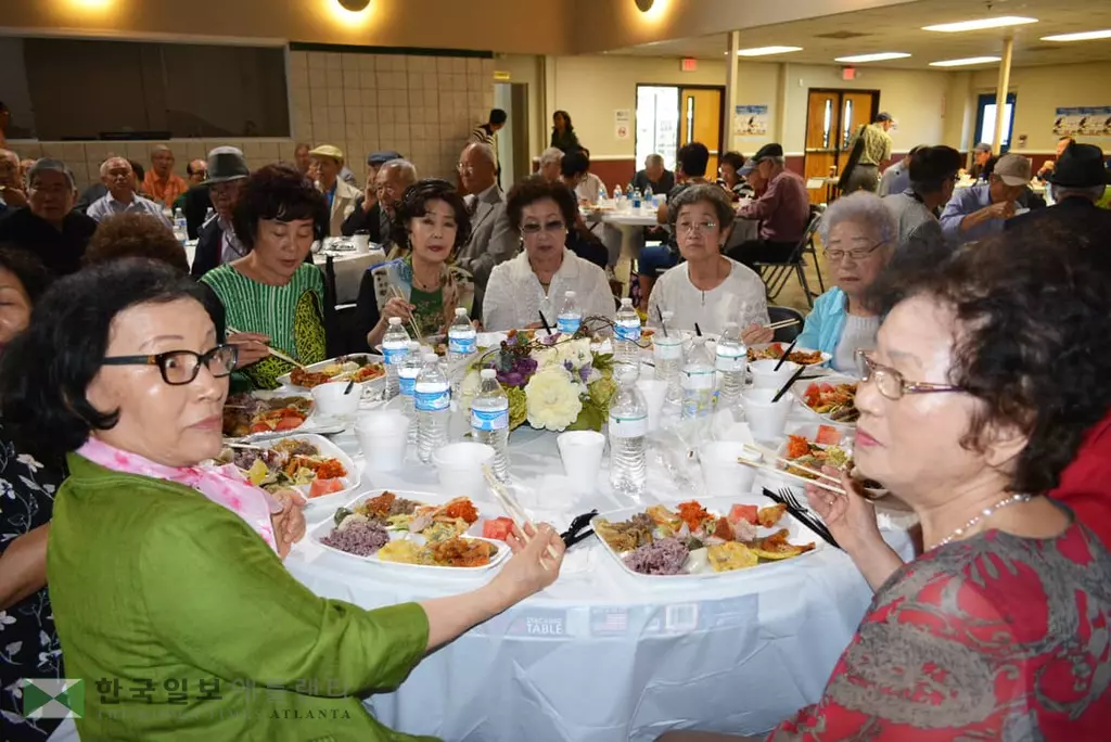 <사진> "노인의 날...어르신들 무병장수 하세요"