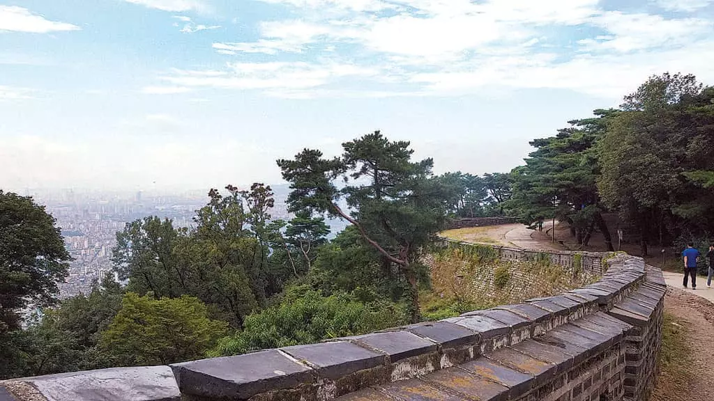 ‘굴욕의 역사’포개진 인조의 47일…굽이치는 성곽따라 짙게 흐르는듯