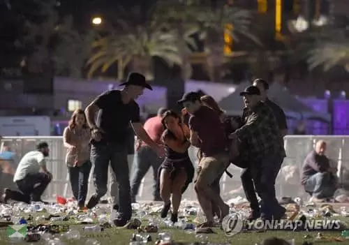 <속보>라스베가스 역대최악 총기난사…58명 사망·515명 부상