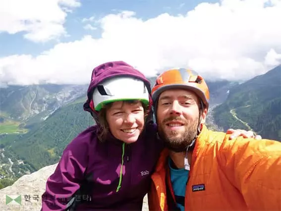 바위 덩어리 떨어질 때 몸던져 아내 구하다 참변