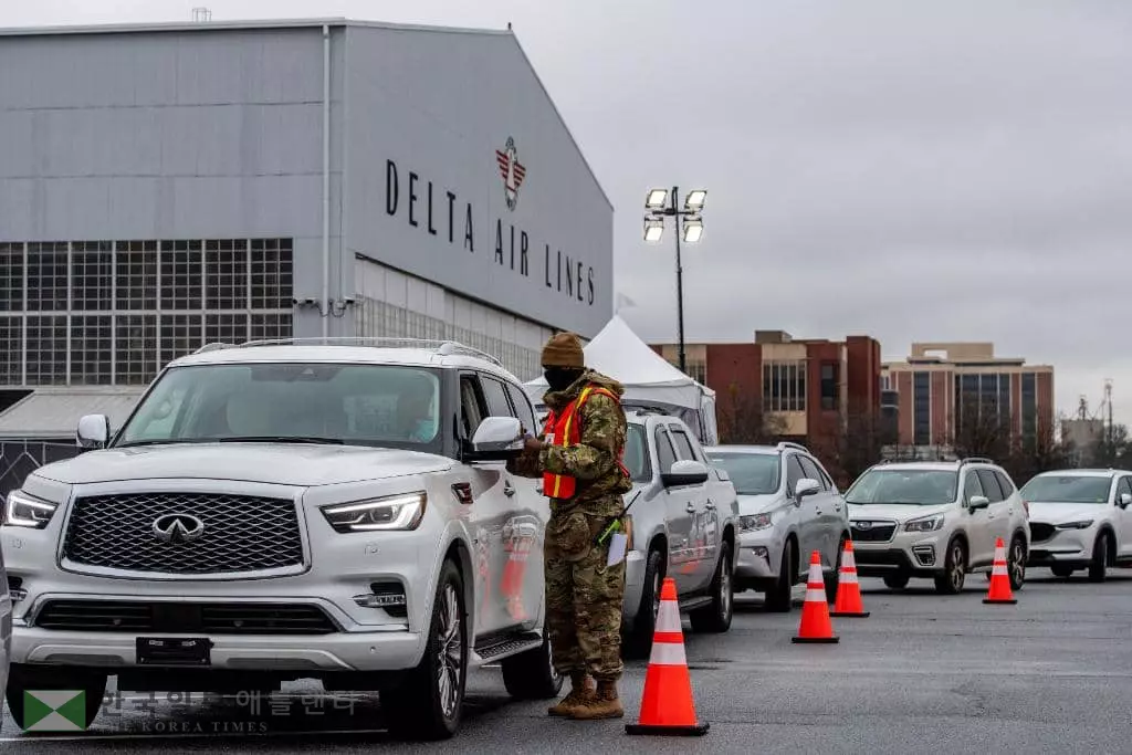 접종 대상자 확대..하지만 예약 '하늘의 별따기'