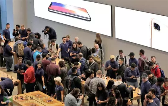 <사진>“아이폰 X 사자” 장사진