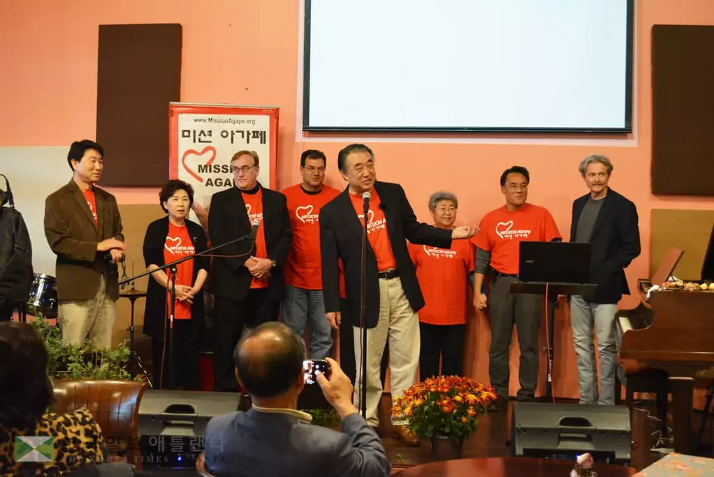 "추워지는 계절 노숙자에 점퍼를... "