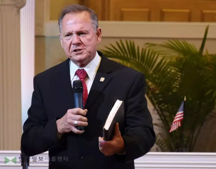 미성년 성추행 의혹 AL연방상원 공화 후보 사퇴요구 '봇물'