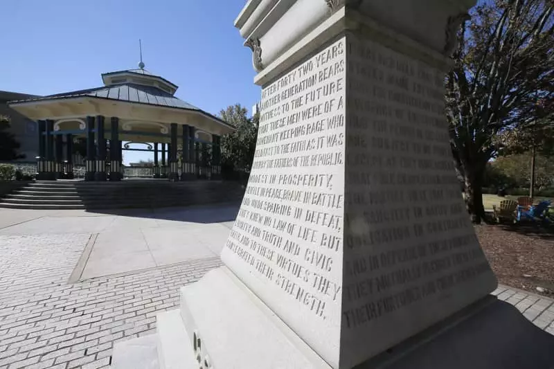 디캡, 남부군기념비 '철거' 대신 '이전'