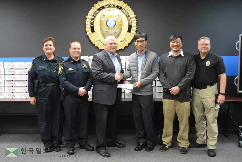 한인이 경찰서에 기부 화제
