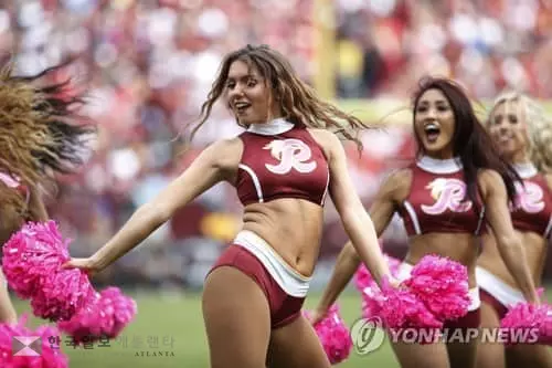 "구단이 반라 사진촬영 강요했다"