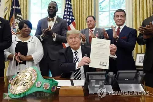 흑인 복싱 챔프, 사망 72년 만에 사면