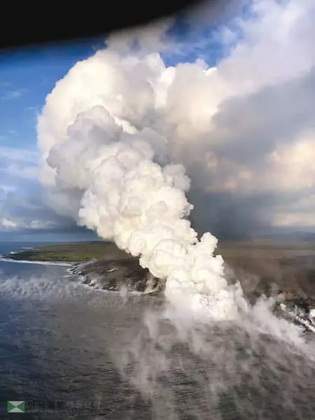 <사진>하와이 용암 바다 유입