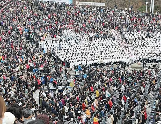 한국기독교, 교인수 줄고 목회자는 늘어