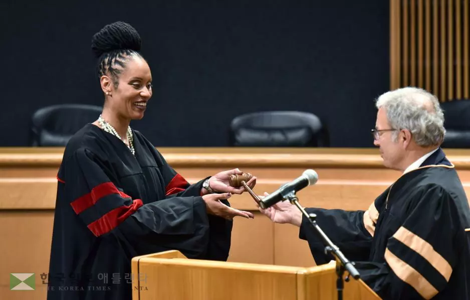 귀넷 최초 흑인 선출직 주판사 선서식