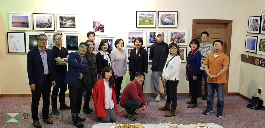 "우리가 사는 이 땅을 사진에 담았어요"