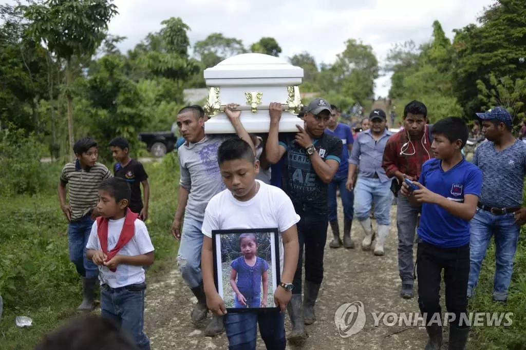 국경억류 과테말라 8세 소년 사망... 이달 2번째