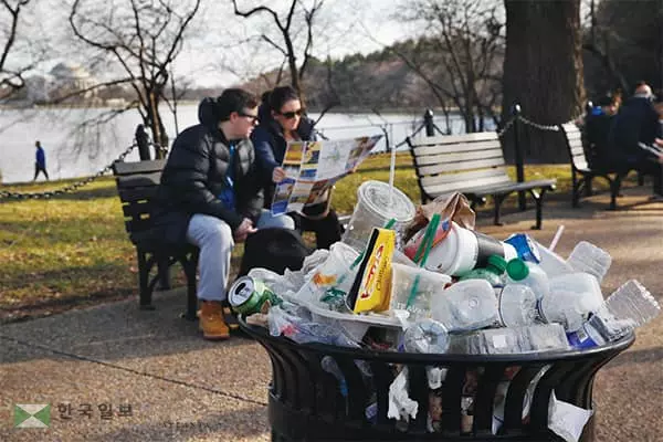 캠핑장 쓰레기 더미·영세업체 자금난