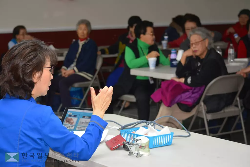 "어르신 치아건강 도와 드립니다"