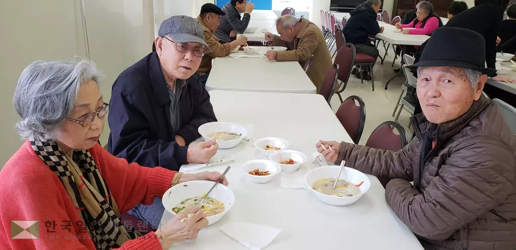 "떡국 드시고 올해도 건강하세요"