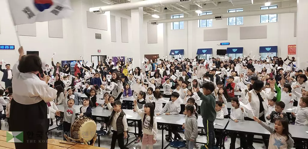 한국학교 학생들도  "대한독립만세"