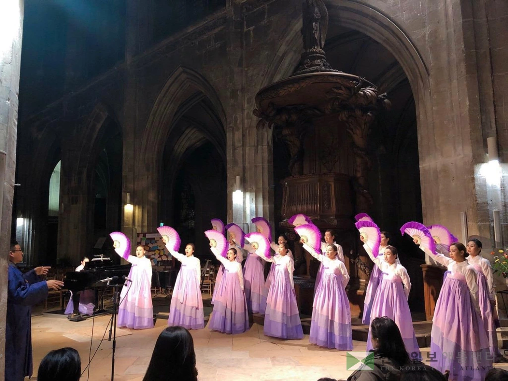 레이디스 앙상블, 파리 시민에 감동 주다