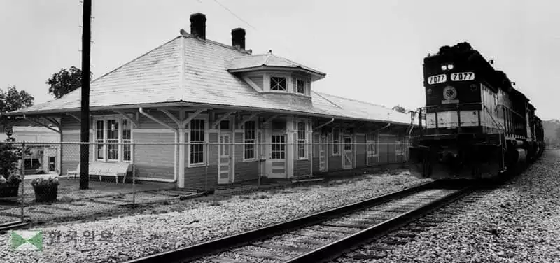 노크로스를 지나는 추억의 열차