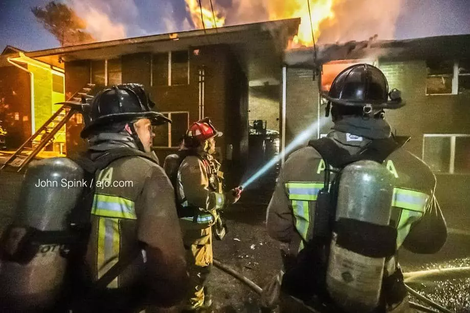 <사진> 애틀랜타 아파트 한 동 화재로 전소