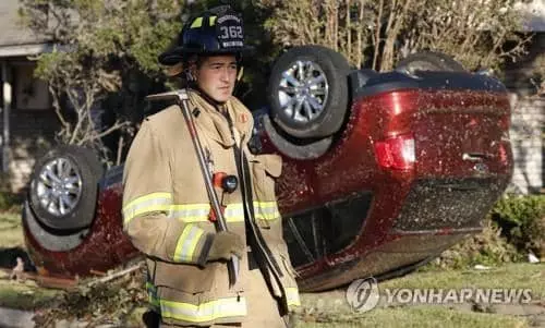 텍사스·아칸소 토네이도 강타…1명 사망·17만가구 정전