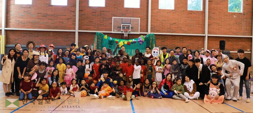 "할로윈 대신 홀리-윈 행사 가졌어요"