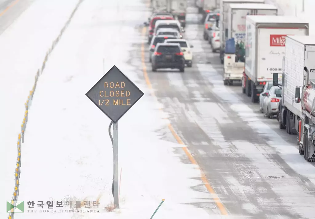 콜로라도  폭설에 ‘엉금엉금’
