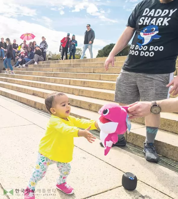 노래‘아기상어’인기에 한국 벤처 대박