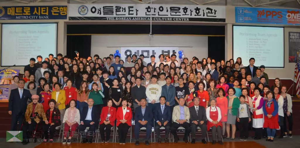 "엄마밥도 맛보고, 공연도 즐기고"