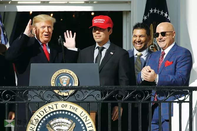 백악관에 울려퍼진 ‘아기상어’