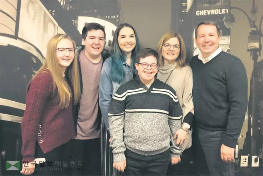 엄마 잃은 다운증후군 학생 키우는 ‘고마운 선생님’